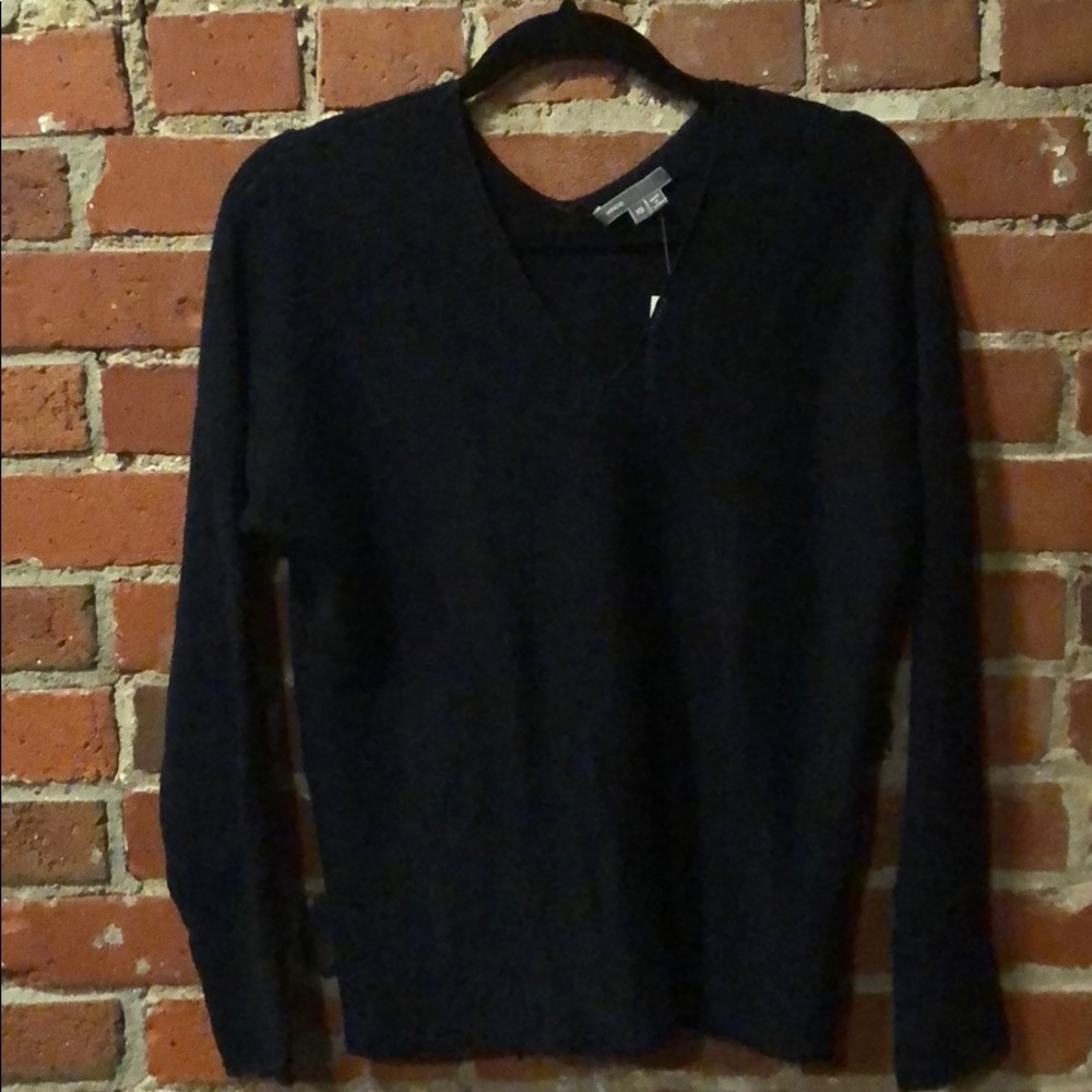 NWT! Navy Vince sweater